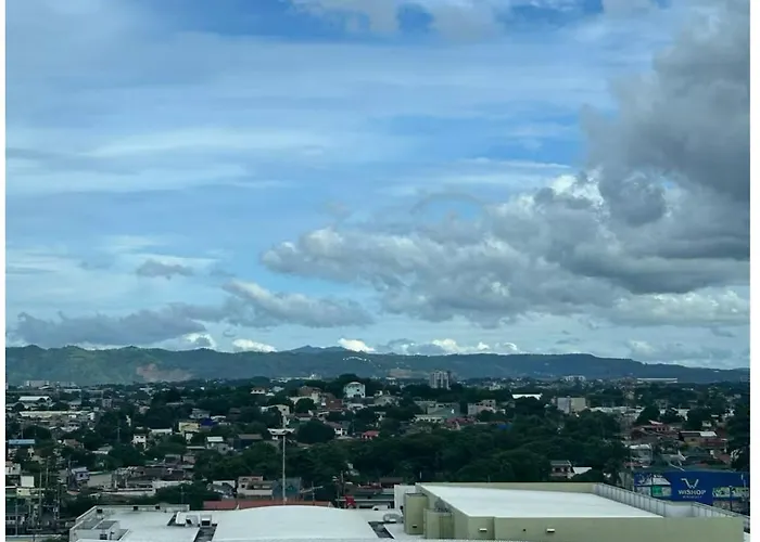 Apartahotel Miemie's Amazing Staycation With Sierra Madre View